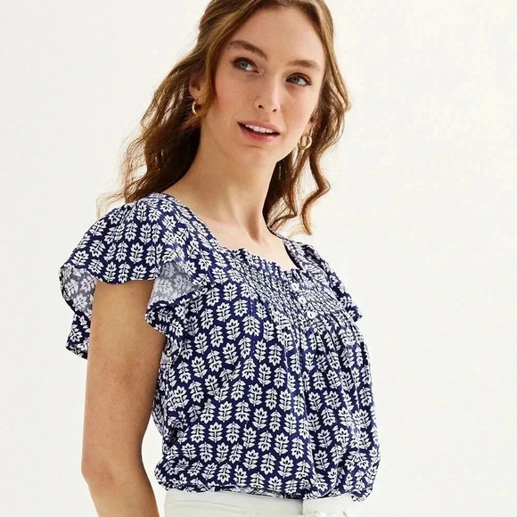 Draper James Women’s Flutter Sleeve Smocked Top - Picture 2 of 9